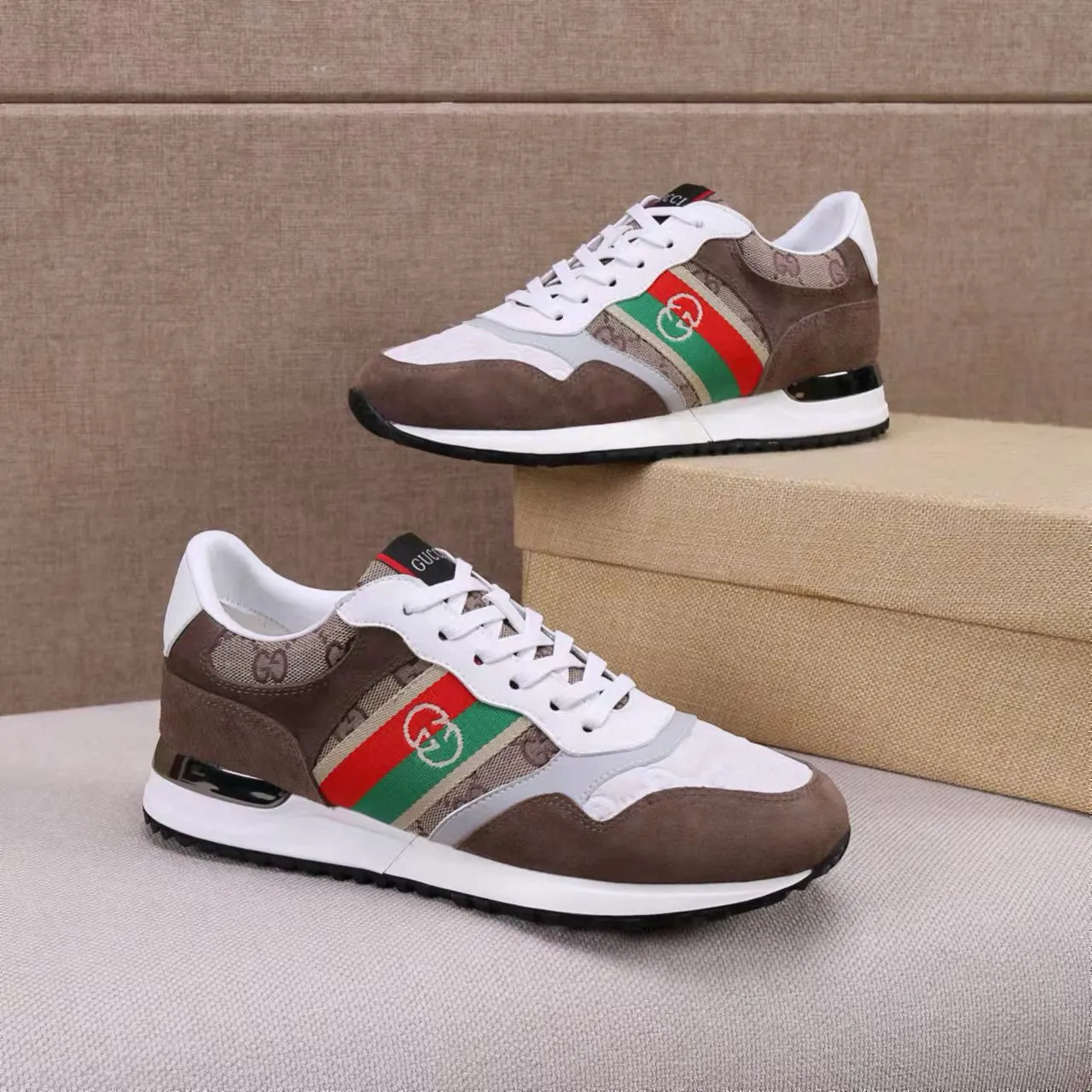 Factory price: 400💰[Gucci men's sports shoes] Gucci fashionable casual men's shoes🇨🇳Original 1:1 mold opening, new model debuts first💯Not high-profile but avant-garde, simple, low-key and fashionable, super versatile style🌿Made of original cowhide➕Sheepskin lining🎋The version is comfortable on the feet, first-class workmanship🍍Number: 38-44, (45 customized)